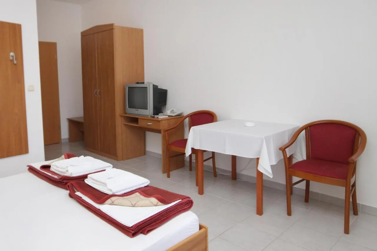 Gostinjska kuća Apartments And Rooms By The Sea Vinjerac, Zadar - 3248