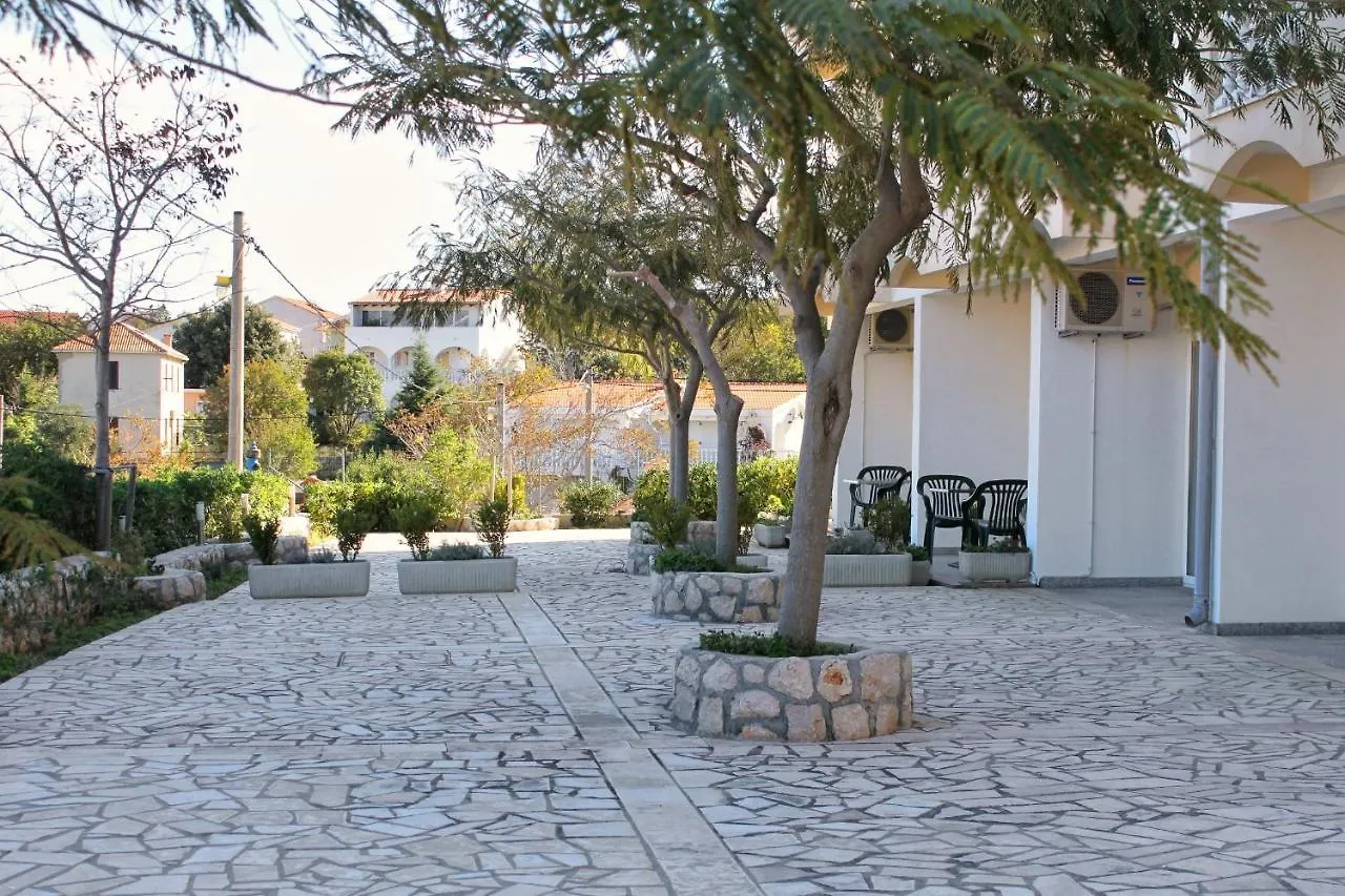 Guest house Apartments And Rooms By The Sea Vinjerac, Zadar - 3248