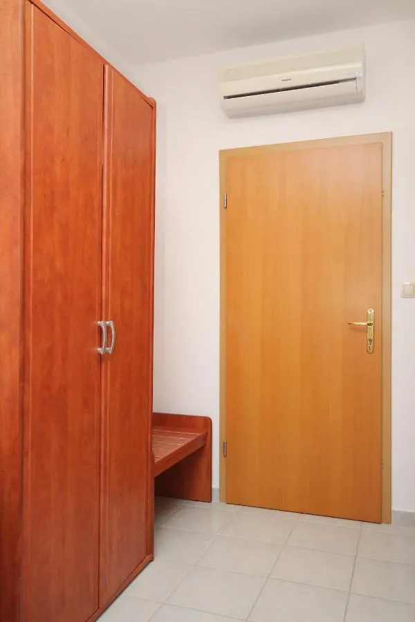 Apartments And Rooms By The Sea Vinjerac, Zadar - 3248 Guest house